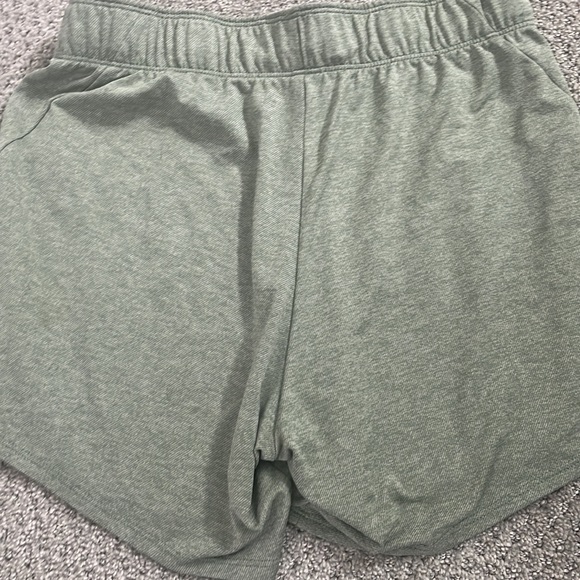 GREEN NIKE SHORTS GREAT QUALITY AND CONDITION - Picture 2 of 3